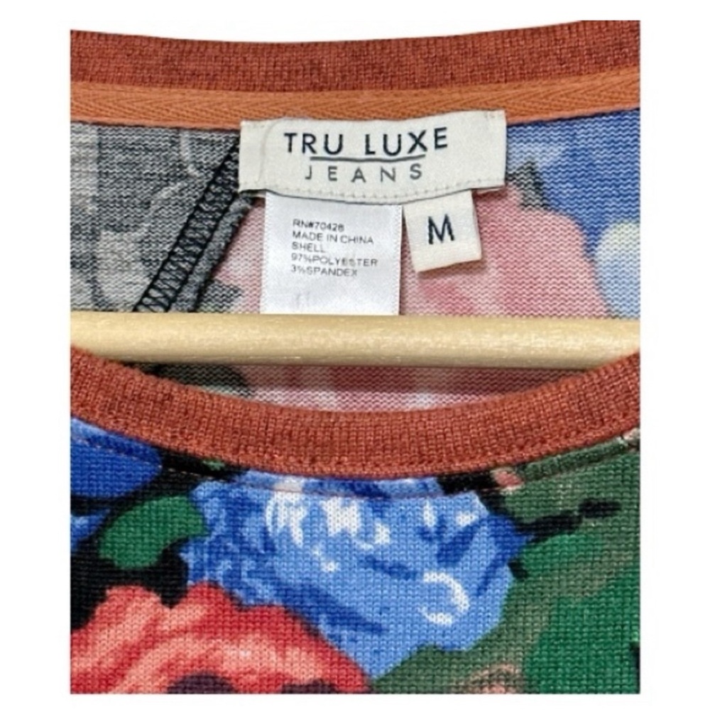 Tru Luxe Jeans Mixed Pattern
Patchwork Crew Neck Women's Top -
Size Medium - Picture 4 of 7